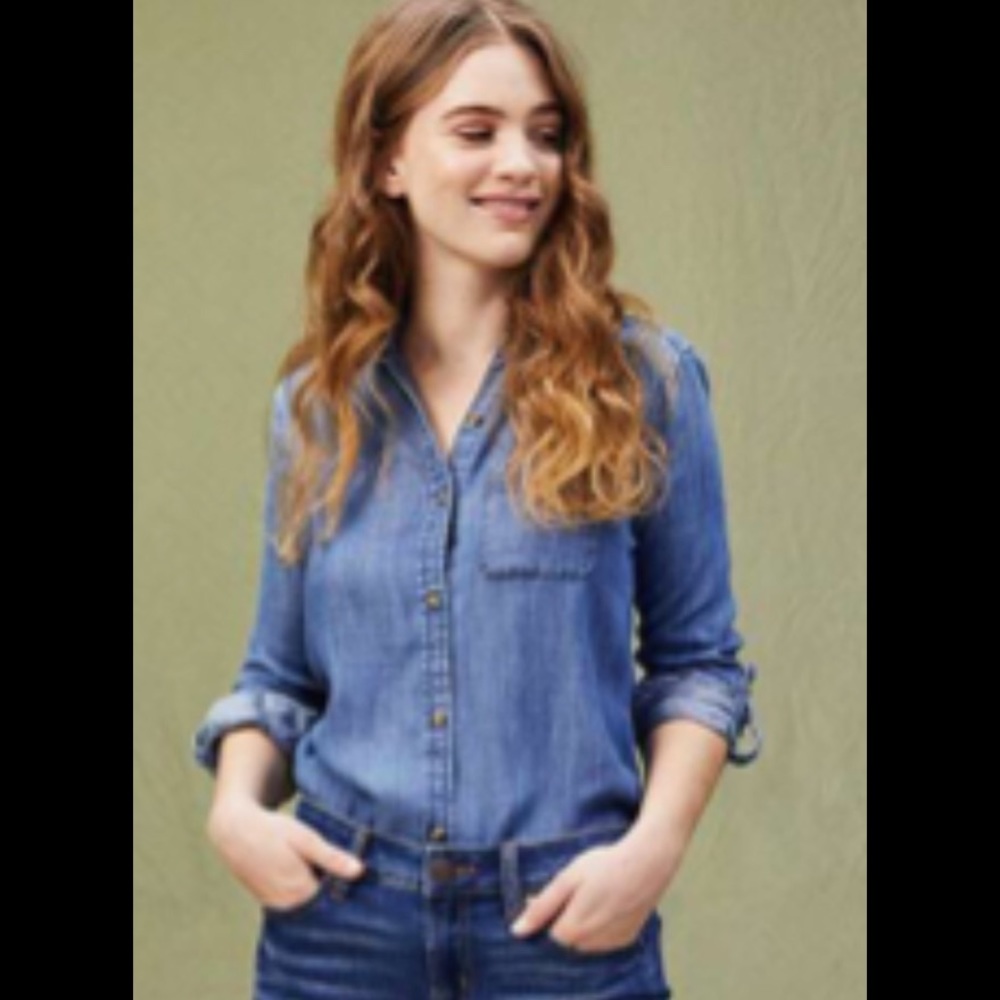 American Eagle Boyfriend fit denim shirt women’s L